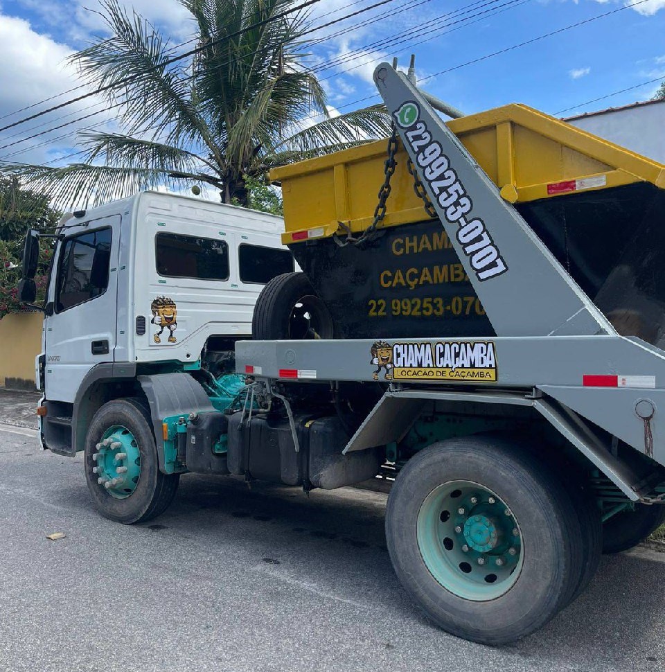 Caminhão com caçamba